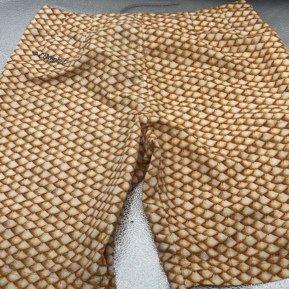 Columbia board shorts with fish scale print and bottle opener - Picture 4 of 7